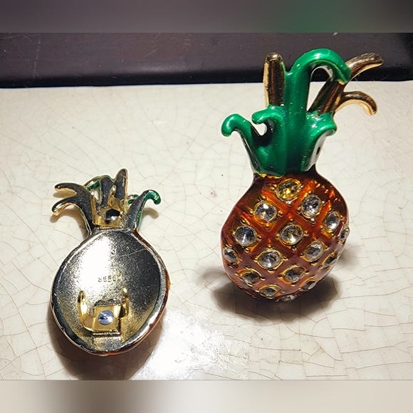 2 inch pineapples hardware for crafts, DIY, upcycle, designer, came from sandals - Picture 3 of 5